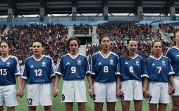 Marinette - Kämpferin. Fußballerin. Legende.