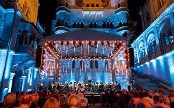 Julia Fischer auf Schloss Neuschwanstein