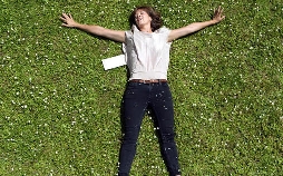 Auf der anderen Seite ist das Gras viel grüner