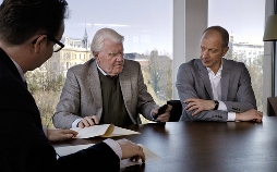 Pokerface - Oma zockt sie alle ab