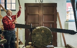 Vom Baumstamm zum Musikinstrument