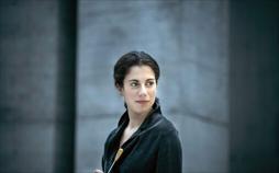 Marie Jacquot dirigiert Weill, Dukas und Korngold: hr-Symphonieorchester mit Julien-Laferrière