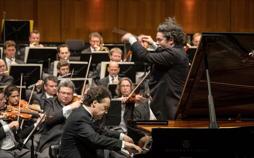 Gustavo Dudamel dirigiert Liszt und Strawinsky: Mit den Wiener Philharmonikern