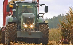 Hightech auf dem Acker - Einsatz für die Ernte-Giganten