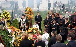 Vier Frauen und ein Todesfall - Vatermord