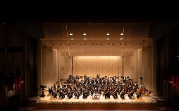 Sir Simon Rattle dirigiert Mahlers 7. in Tokio