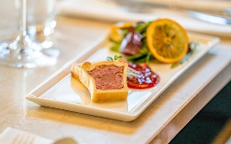 Schönbrunner Frühlingsgeschichten - Von Veilchen, Zitrusbäumen und kulinarischen Träumen