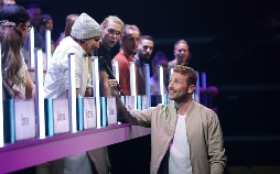 Balls - für Geld mache ich alles