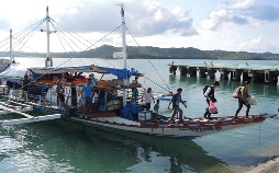 Fährpassagen: Mit Banca-Booten von Insel zu Insel