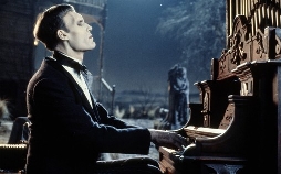 Die Addams Family in verrückter Tradition
