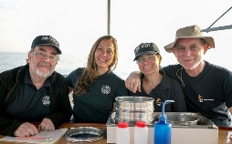 Leben auf Plastik - Per Anhalter durchs Meer