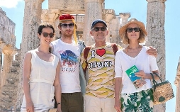 Akropolis Bonjour - Monsieur Thierry macht Urlaub