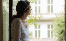 Und dann steht einer auf und öffnet das Fenster