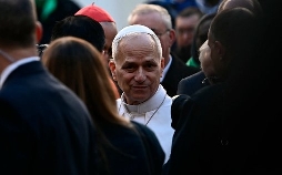 Leo XIV. - Ein Papst sucht seinen Kurs | TV-Programm von ZDF