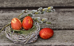 Mit Raketen und Schwarzpulver durch die Osternacht