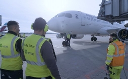 Koffer, Kisten und Kontrolle - Hochbetrieb am Flughafen