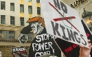 Protest gegen Trump - Kampf um die Demokratie | TV-Programm von zdfinfo