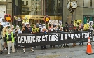 Protest gegen Trump - Kampf um die Demokratie | TV-Programm von zdfinfo