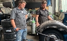 Chris & Mäx: Die Oldtimer-Spezialisten | TV-Programm von DMAX