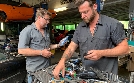 Chris & Mäx: Die Oldtimer-Spezialisten | TV-Programm von DMAX