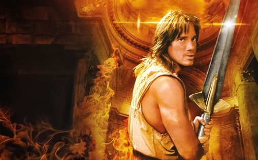 Hercules 
 In einer antiken Welt voll von mystischen Rätseln und sagenhaften Kreaturen gibt es einen Mann, der sich dem Bösen furchtlos entgegenstellt: Hercules (Kevin Sorbo). Der Sohn des Göttervaters Zeus ist ein mutiger Kämpfer und verfügt über Bärenkräfte. Bei seinem Feldzug für die Gerechtigkeit und zum Schutz unschuldiger Menschen kämpft ein weiterer tapferer Held an der Seite des Halbgotts: Iolaus (Michael Hurst), Hercules' bester Freund und Weggefährte. Dies sind ihre legendären Geschichten und fantastischen Abenteuer. - Heldenepos und Fantasy-Klassiker der 90er-Jahre.