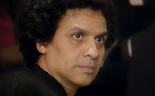 Wie eine zweite Haut Die Mode des Azzedine Alaïa 
 Er schuf hautenge Roben aus Leder, Latex und Lycra...