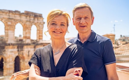 Arena. Verona. Gänsehaut. - Annette Frier und Michael Kessler hinter den Kulissen von La Traviata 
 Annette Frier und Michael Kessler hinter den Kulissen von La Traviata