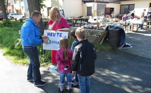 Der Trödeltrupp - Das Geld liegt im Keller 
 Otto bei Harald und Nina
