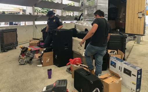 Border Force USA 
 Verdächtige Paletten