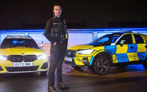 Police Interceptors - Auf Verfolgungsjagd 
 Harrison holt alle ein