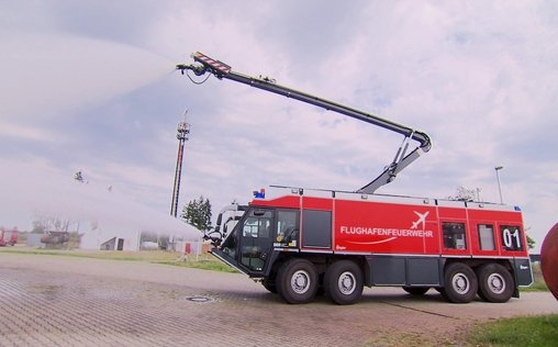 Der Löschgigant Hightech am Flughafen 
 