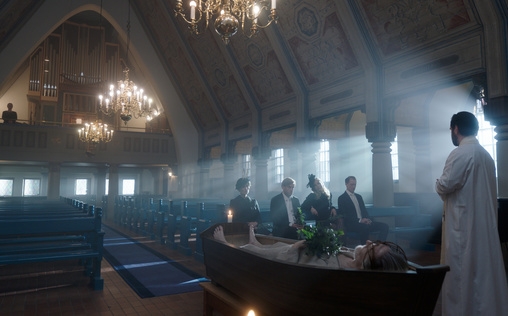 Agatha Christies Hjerson 
 Auf Åland wird ein Krimi gedreht. Nach einer Schus...