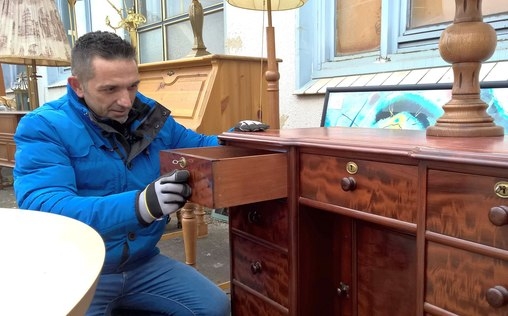 Der Trödeltrupp - Das Geld liegt im Keller 
 Mauro bei Gökhan