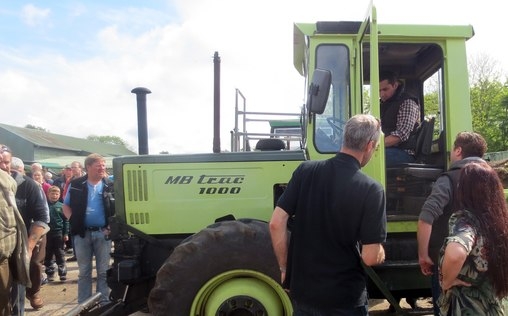 Der Trödeltrupp - Das Geld liegt im Keller 
 Otto bei Asmus