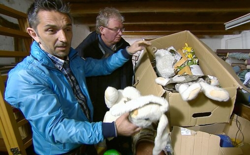 Der Trödeltrupp - Das Geld liegt im Keller 
 Mauro bei Sabine und Rolf