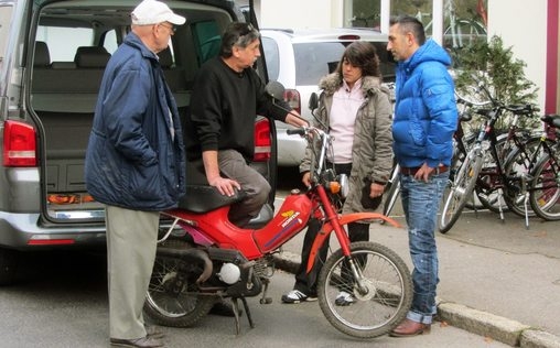 Der Trödeltrupp - Das Geld liegt im Keller 
 Mauro bei Albert, Silvio und Laila