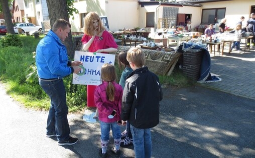 Der Trödeltrupp - Das Geld liegt im Keller 
 Otto bei Harald und Nina