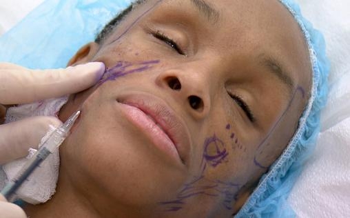 Verpfuscht - Ein Fall für die Beauty Docs 
 Zauberbrüste