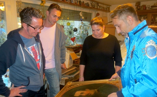 Der Trödeltrupp - Das Geld liegt im Keller 
 Mauro bei Oliver und Michaela