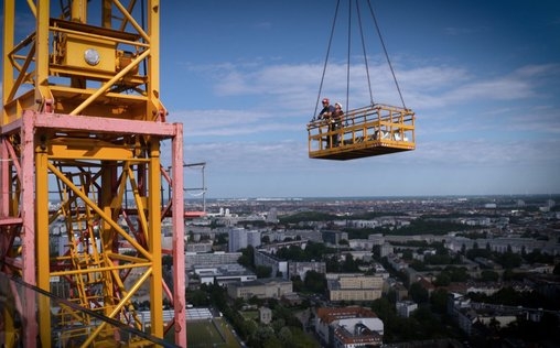 Hoch hinaus - Der Bau des East Side Towers in Berlin 
 Zwischen Kreuzberg und Friedrichshain in Berlin en...