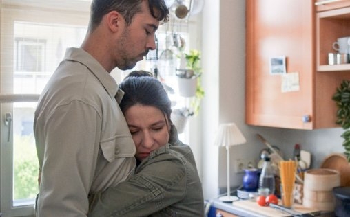 Ich bin der Architekt meines Lebens 
 Aaron, ein aufstrebender Life-Coach, scheint zu wi...