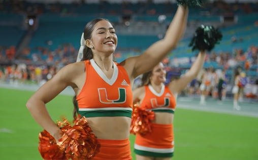USA extrem: Cheerleader – Zwischen Traum und Albtraum 
 Aus den Showgirls am Spielfeldrand sind längst hoc...