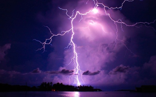 Spektakuläre Erde 
 Blitze