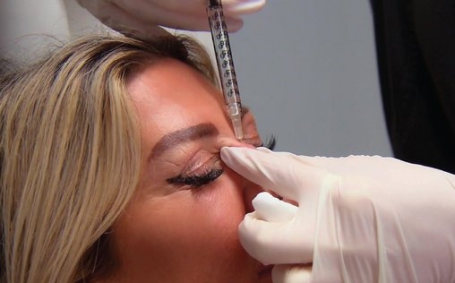 Verpfuscht - Ein Fall für die Beauty Docs 
 Zu viel geschnupft