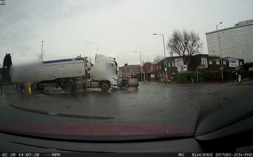 Dashcam - Die schlimmsten Autofahrer der Welt 
 Abgefahren - Die spektakulärsten Dashcam Clips