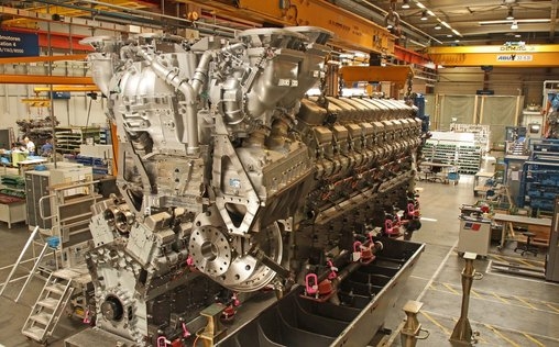 Der Mega-Diesel - Mit 13.600 PS übers Wasser 
 MTU Friedrichshafen ist eine Marke der Rolls-Royce...