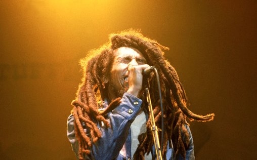 Bob Marley and The Wailers - Dortmunder Westfalenhalle, 1980 
 Am 13. Juni 1980 erlebte Deutschland den Inbegriff des Reggae: Bob Marley and the Wailers waren zu Gast in der Dortmunder Westfalenhalle – nur eine Station ihrer „Uprising“-Tour durch Europa, die die letzte für Marley sein sollte. Ein knappes Jahr später starb der Musiker an Krebs. Das Konzert wurde damals für die WDR-Sendung „Rockpalast“ aufgezeichnet. Es zeigt Bob Marley and the Wailers in Hochform, wie sie neben Titeln aus dem Album wie „Could You Be Loved“ und „Redemption Song“ auch Klassiker wie „I Shot the Sheriff“ und „No Woman No Cry“ zum Besten geben.