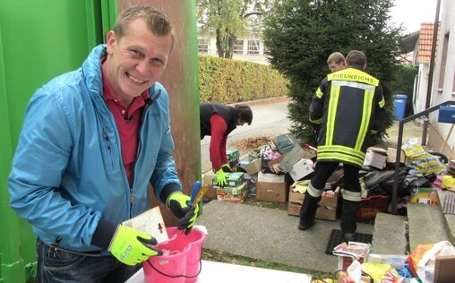 Der Trödeltrupp - Das Geld liegt im Keller 
 Otto bei Peter