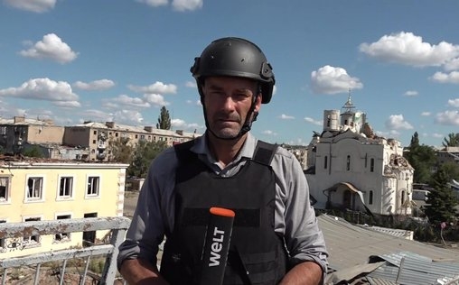 Ein Jahr an der Front - Steffen Schwarzkopf unterwegs in der Ostukraine 
 WELT-Chefreporter Steffen Schwarzkopf und sein Team berichten aus den zerstörten Städten und Schützengräben der Ostukraine. Zwischen Charkiw und Cherson treffen sie Menschen an der Frontlinie, die direkt ins Visier der russischen Kriegsmaschinerie geraten sind.