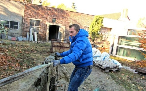 Der Trödeltrupp - Das Geld liegt im Keller 
 Otto bei Kerstin und Maria